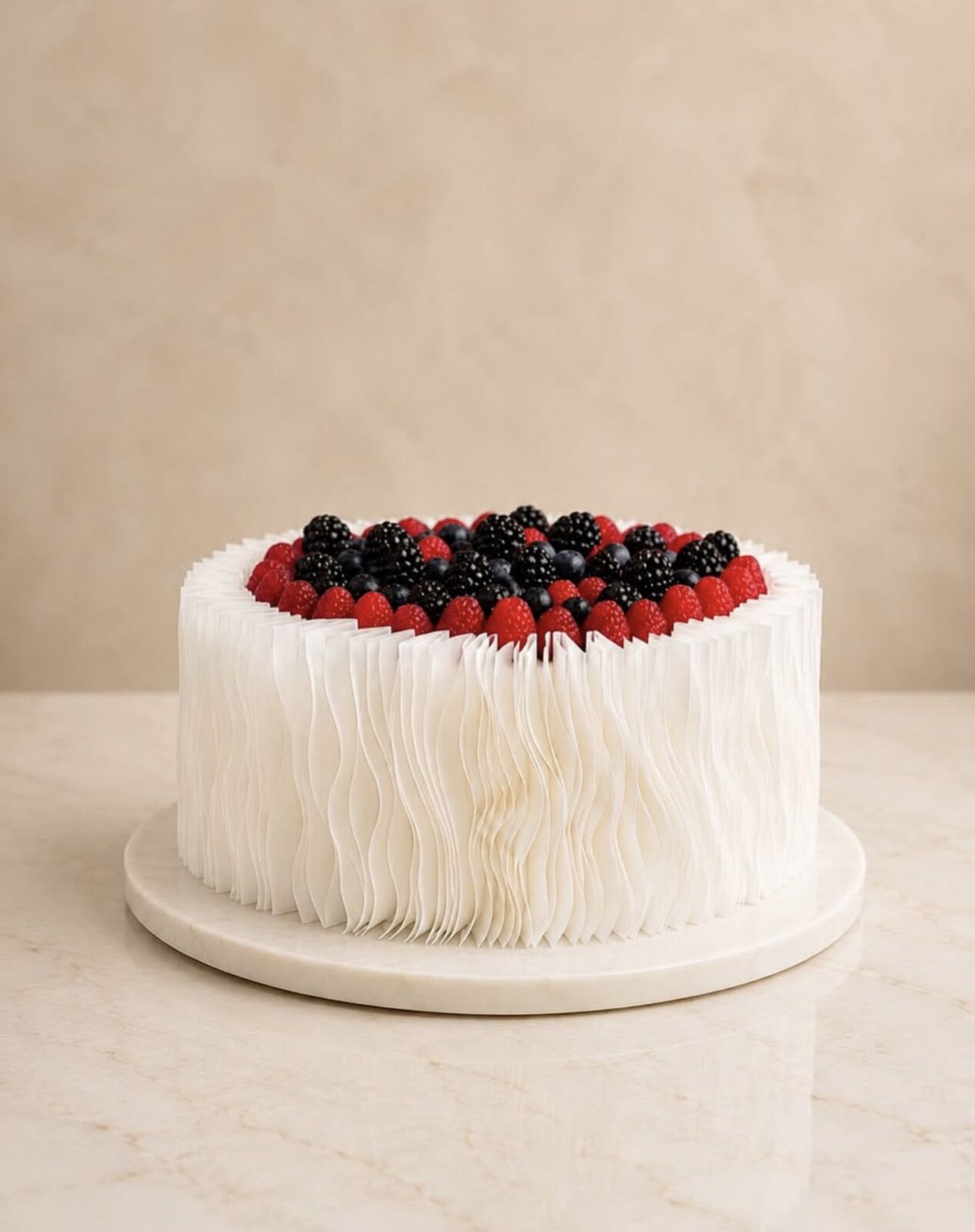 Bolo com frutas vermelhas